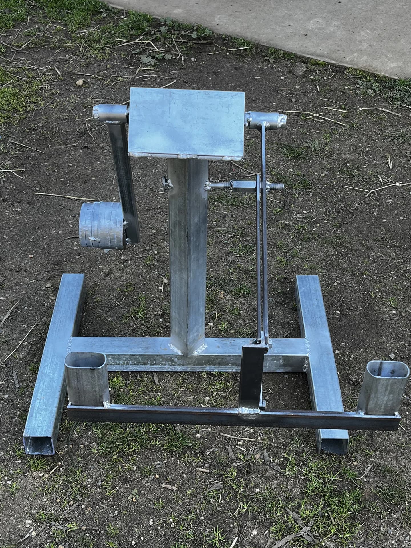 The fabrication and mechanism of a genuine Lorco steel target system.